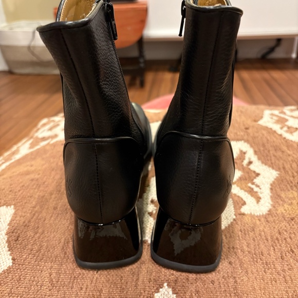 John Fluevog Thrillvogs Collette Zip Up with Buttons size 11 - Picture 3 of 5